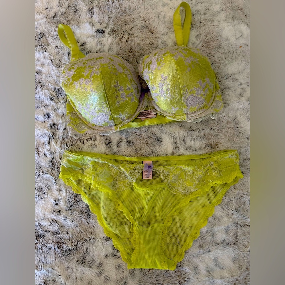 *NEW* Victoria Secret bra and panties